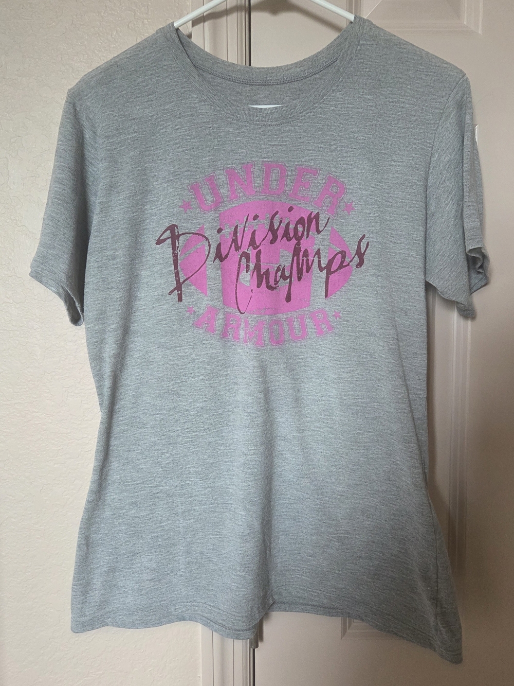 Under Armour Heatgear Gray Graphic Tee "Division Champs" Sz Medium
